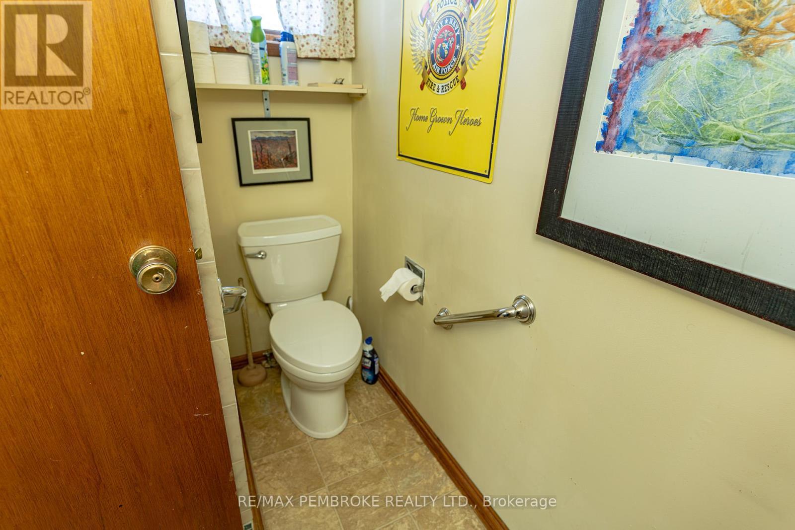 2 Silke Drive, Petawawa, ON - Indoor Photo Showing Bathroom