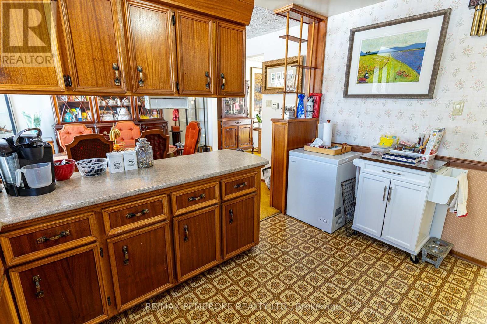 2 Silke Drive, Petawawa, ON - Indoor