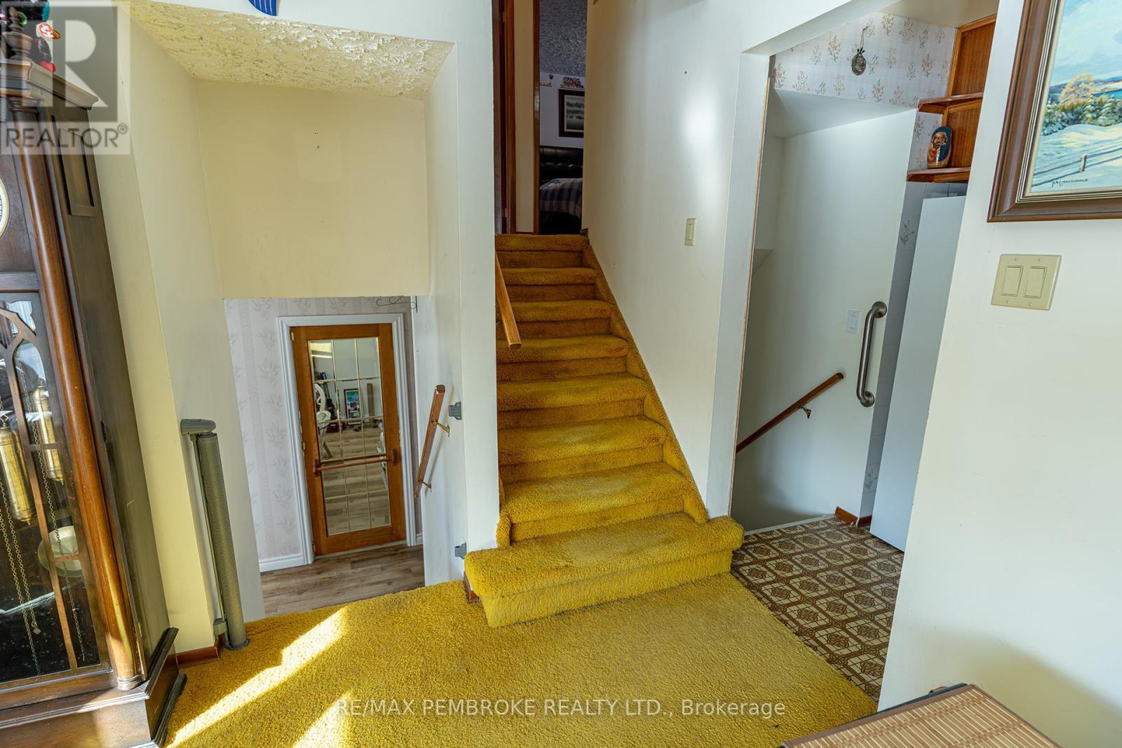 2 Silke Drive, Petawawa, ON - Indoor Photo Showing Other Room