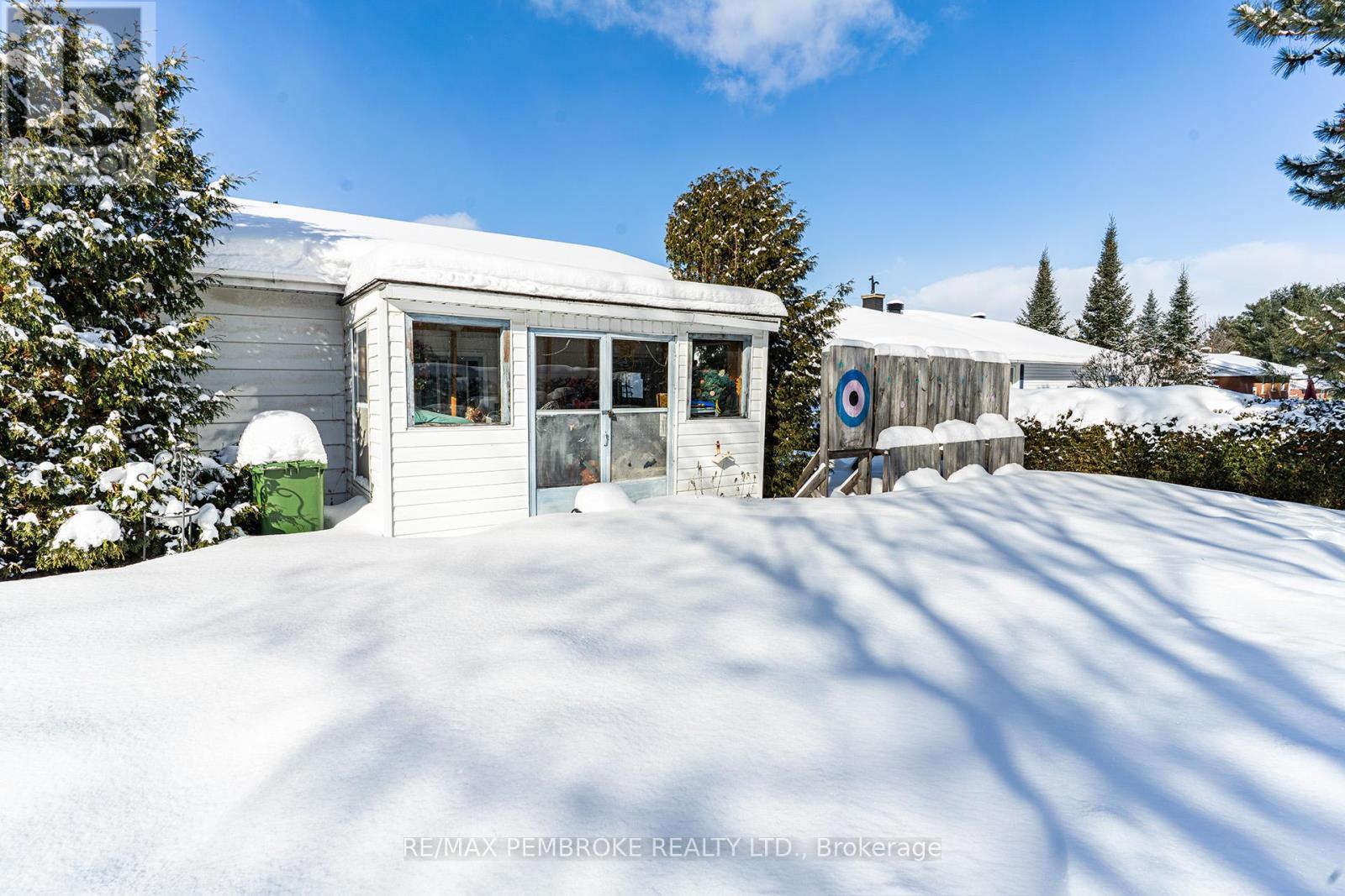 2 Silke Drive, Petawawa, ON - Outdoor