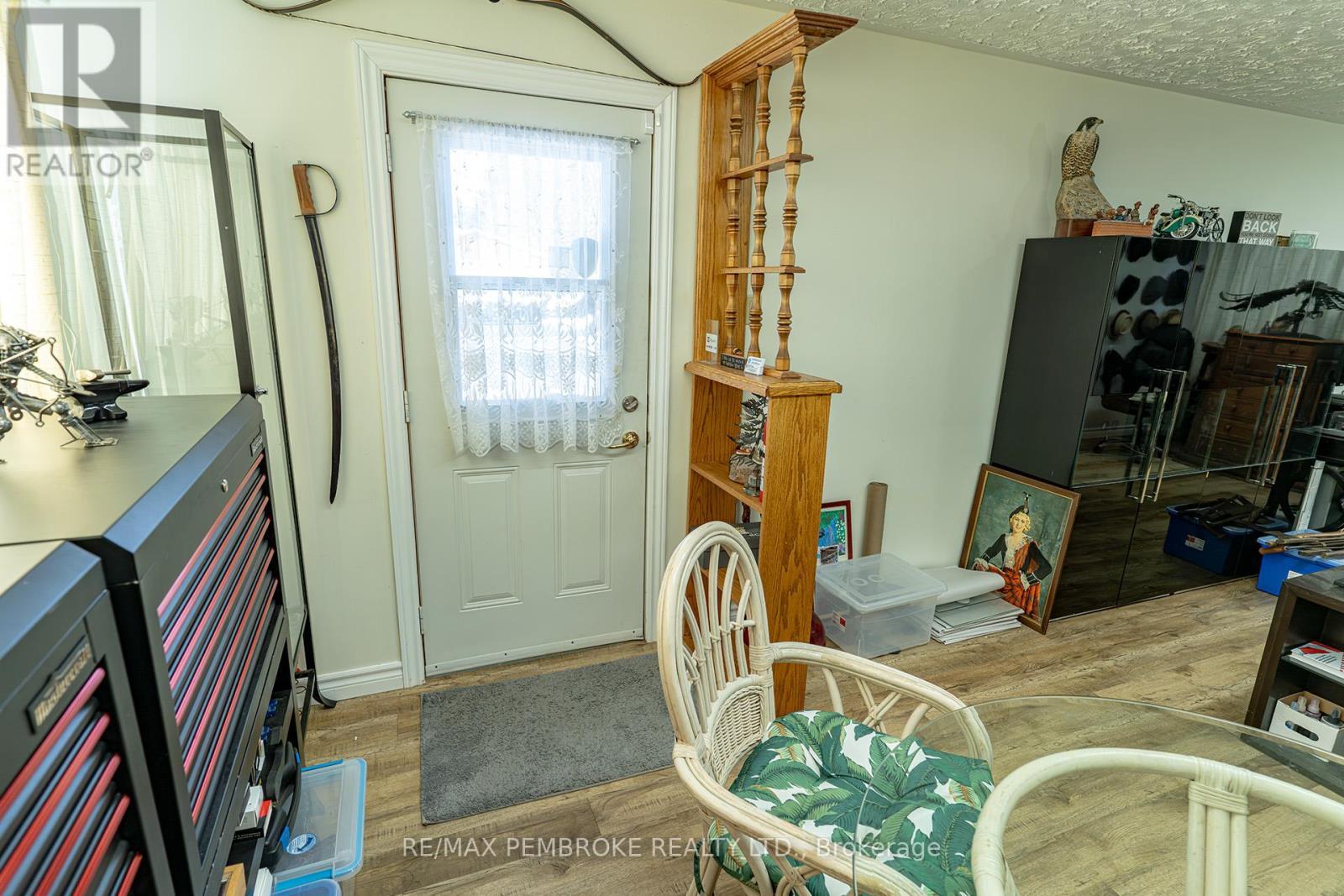 2 Silke Drive, Petawawa, ON - Indoor