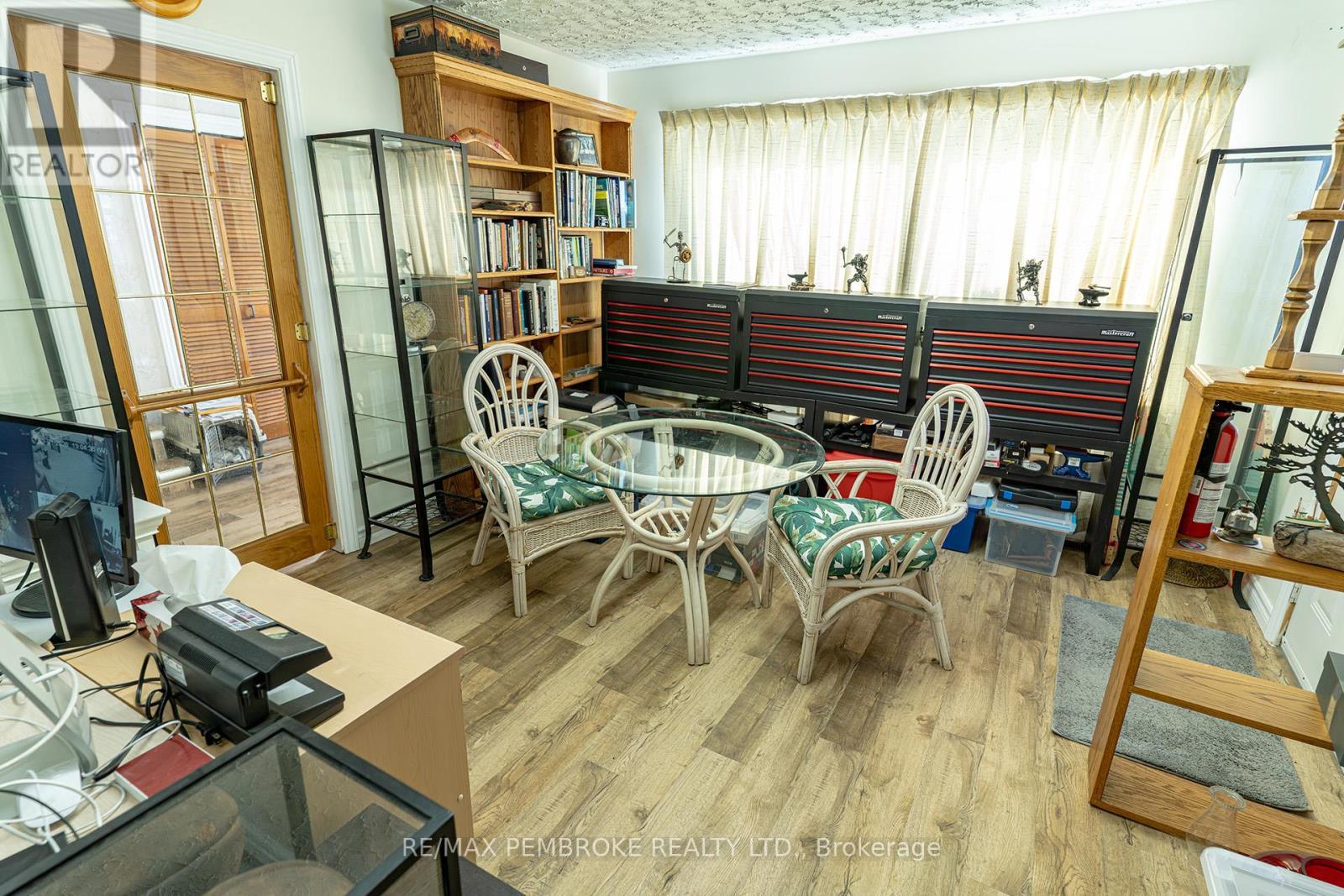 2 Silke Drive, Petawawa, ON - Indoor