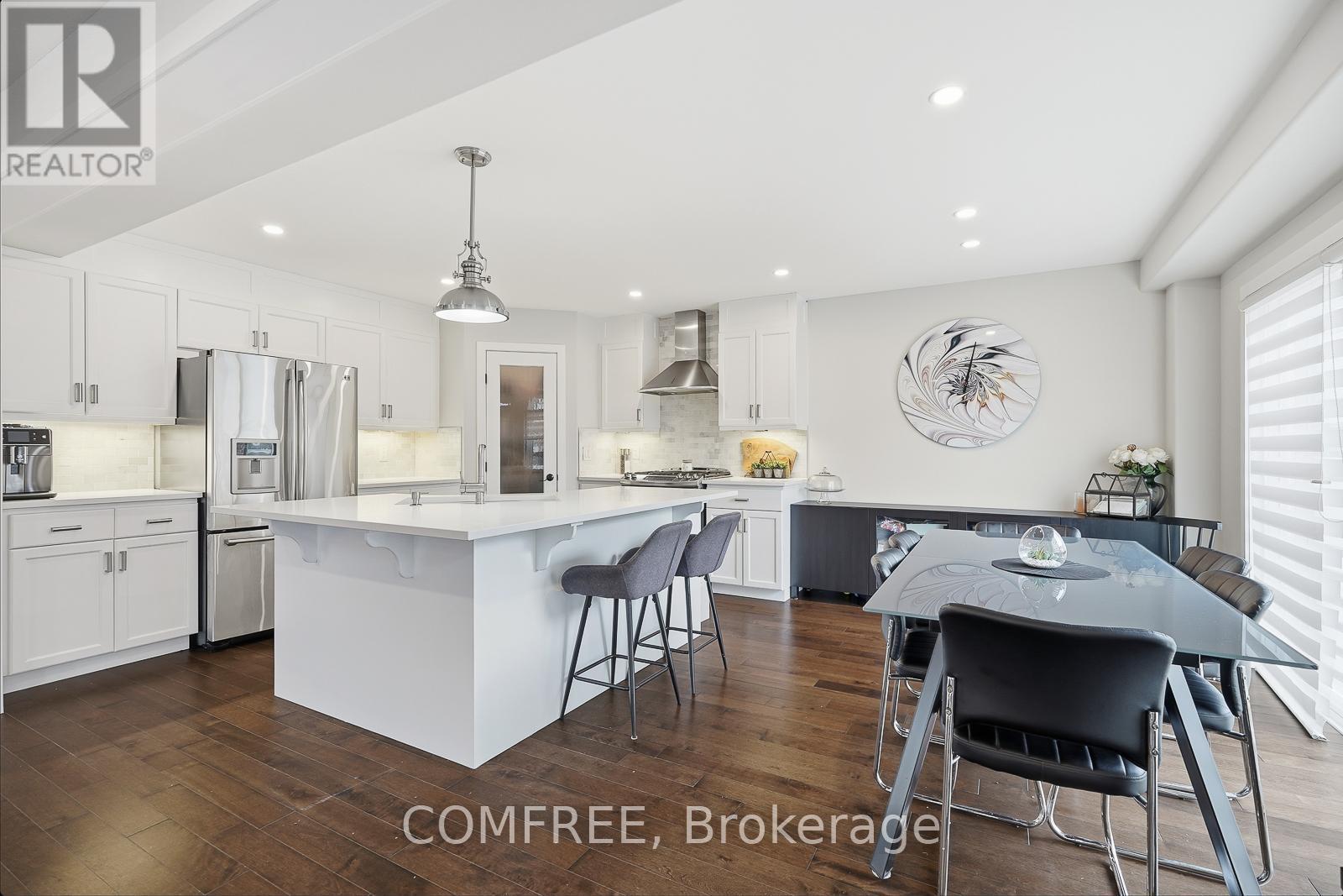 61 Evergreens Drive, Grimsby (Grimsby West), ON - Indoor Photo Showing Kitchen With Upgraded Kitchen