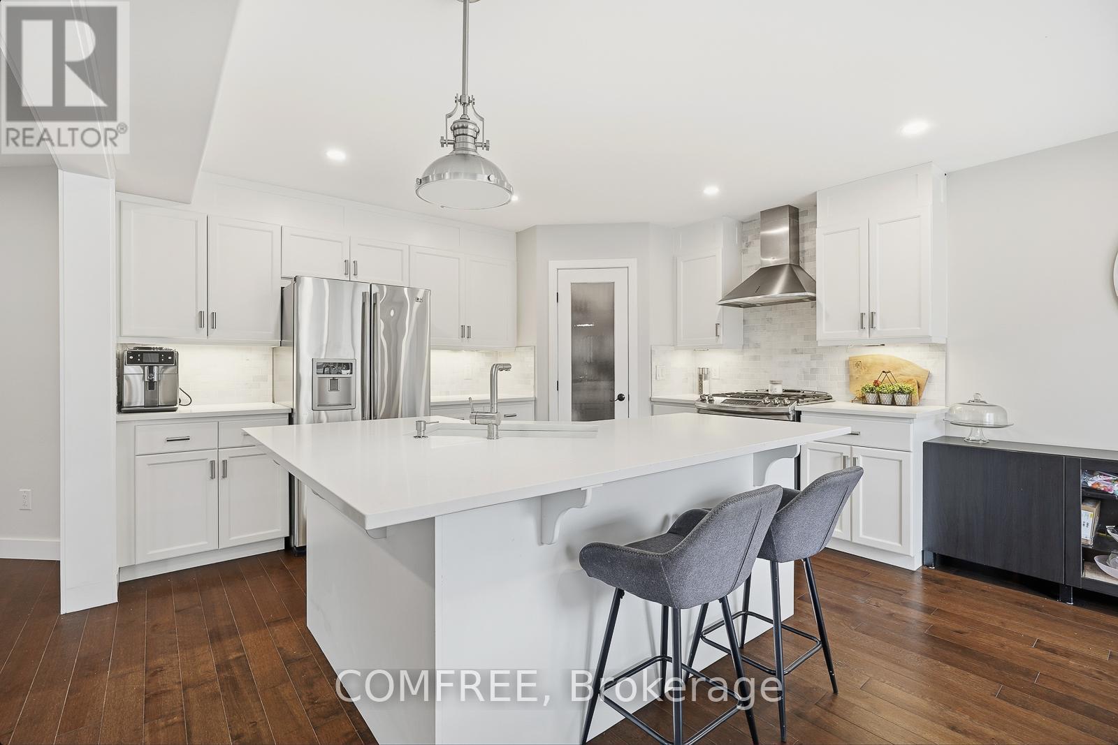 61 Evergreens Drive, Grimsby (Grimsby West), ON - Indoor Photo Showing Kitchen With Upgraded Kitchen