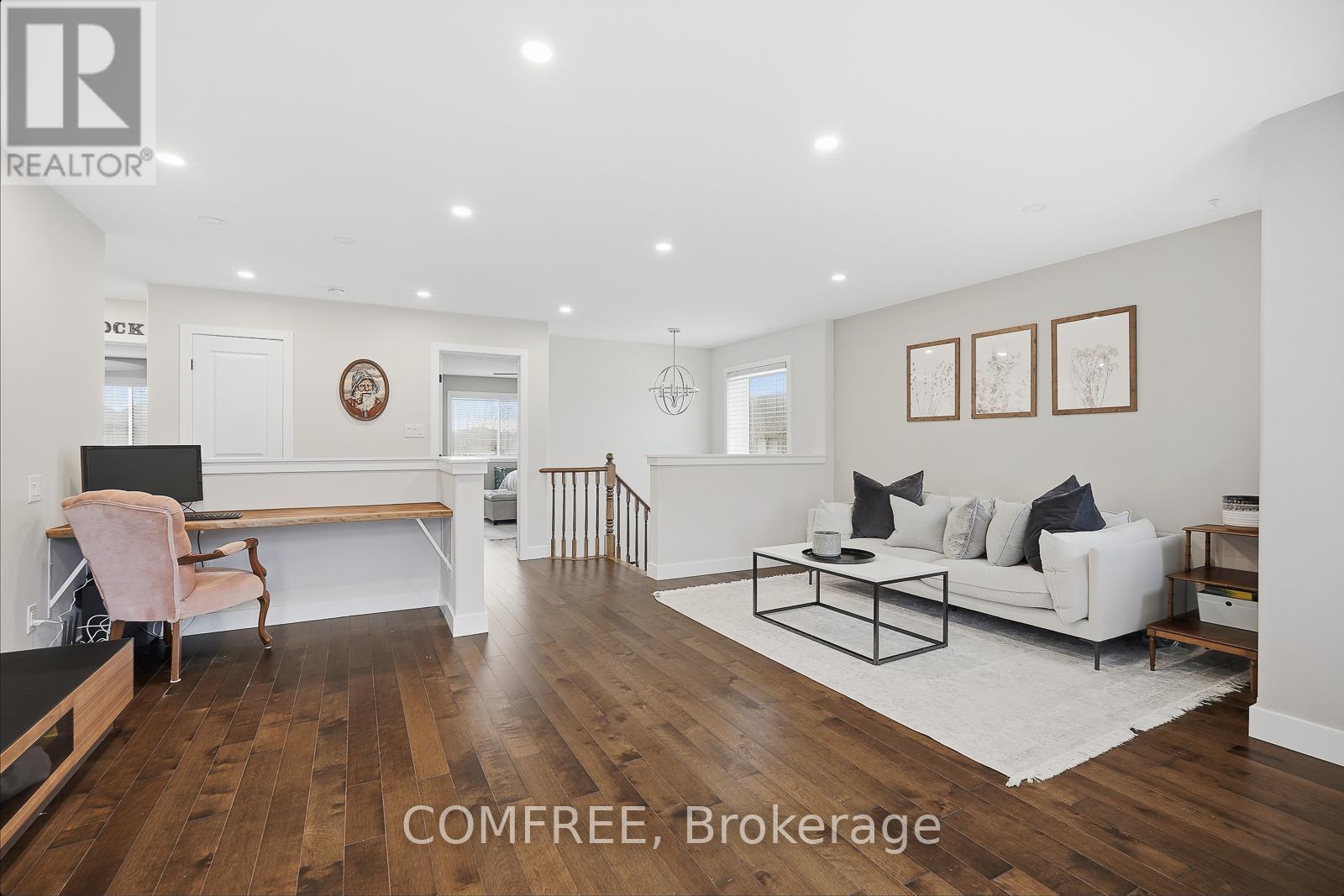 61 Evergreens Drive, Grimsby (Grimsby West), ON - Indoor Photo Showing Living Room