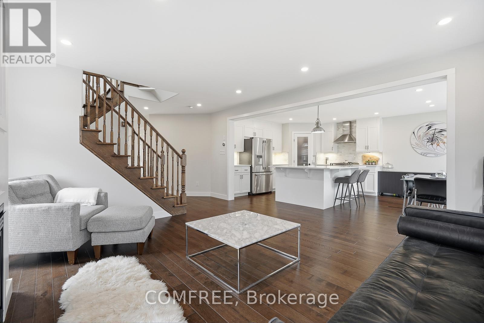 61 Evergreens Drive, Grimsby (Grimsby West), ON - Indoor Photo Showing Living Room