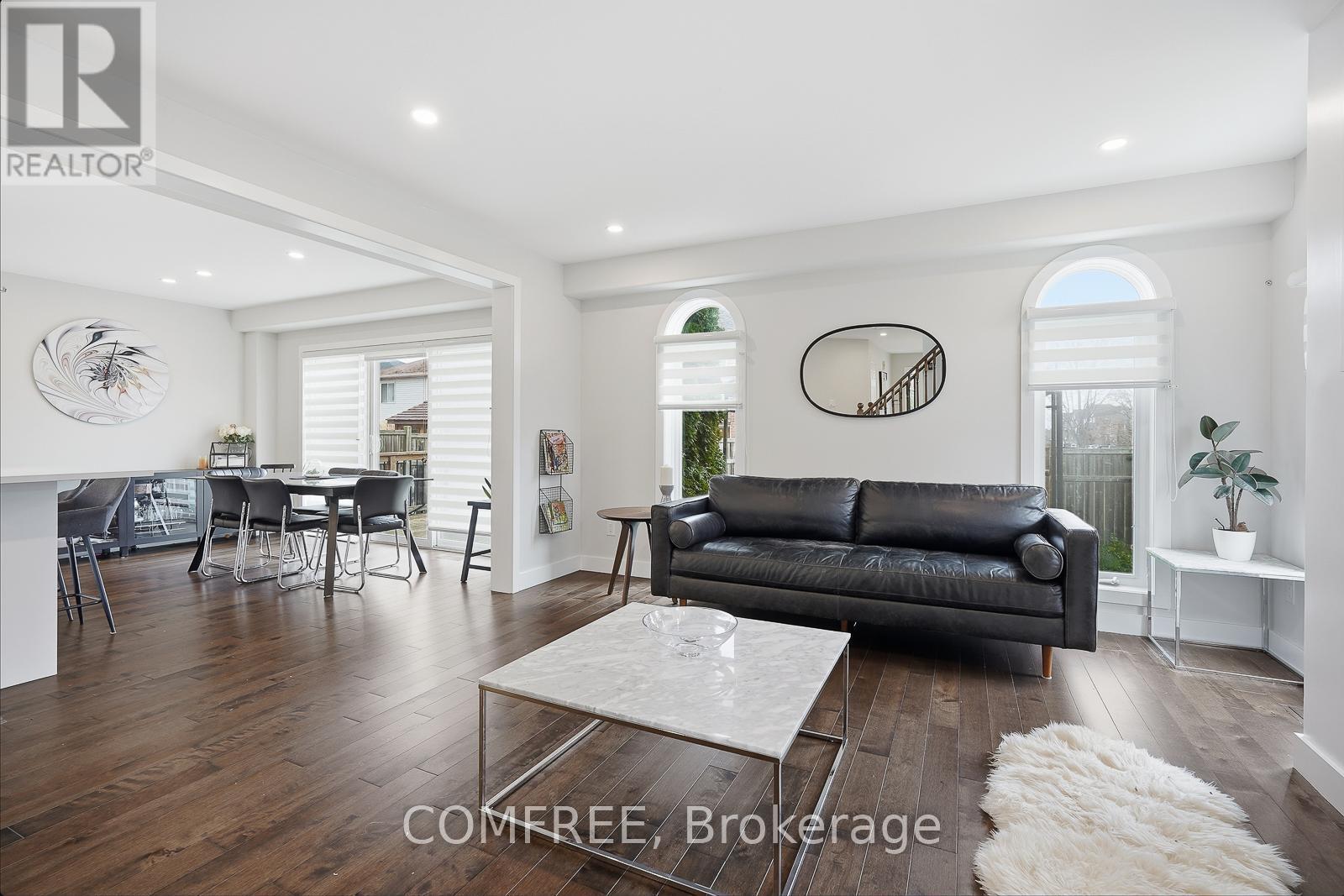 61 Evergreens Drive, Grimsby (Grimsby West), ON - Indoor Photo Showing Living Room