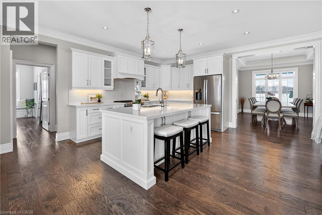 224 Mountain Road, Grimsby, ON - Indoor Photo Showing Kitchen With Upgraded Kitchen