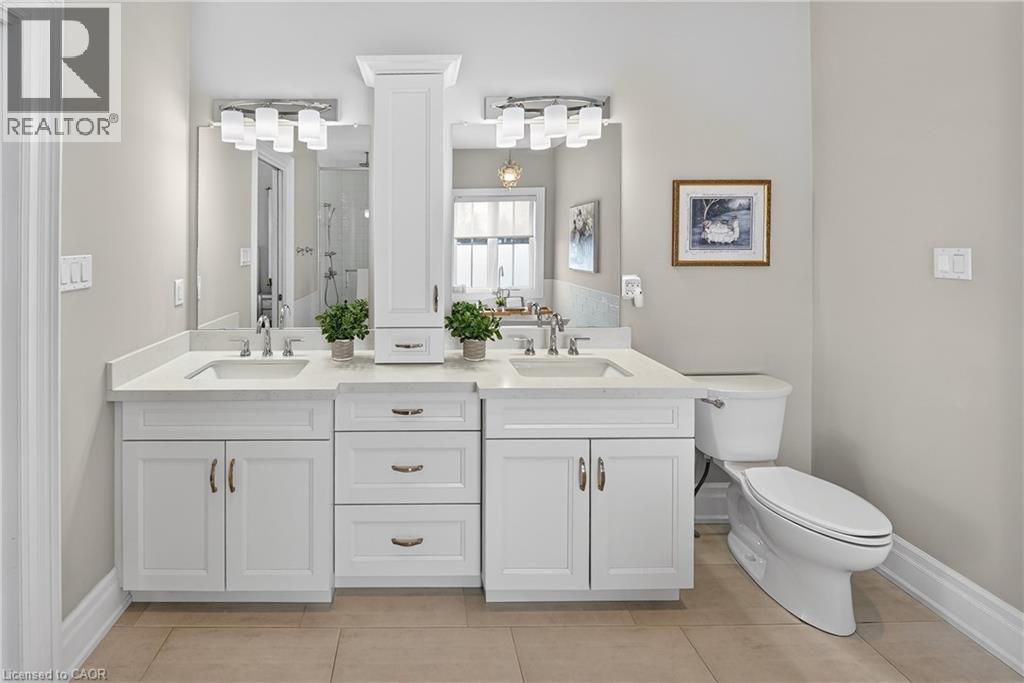 224 Mountain Road, Grimsby, ON - Indoor Photo Showing Bathroom