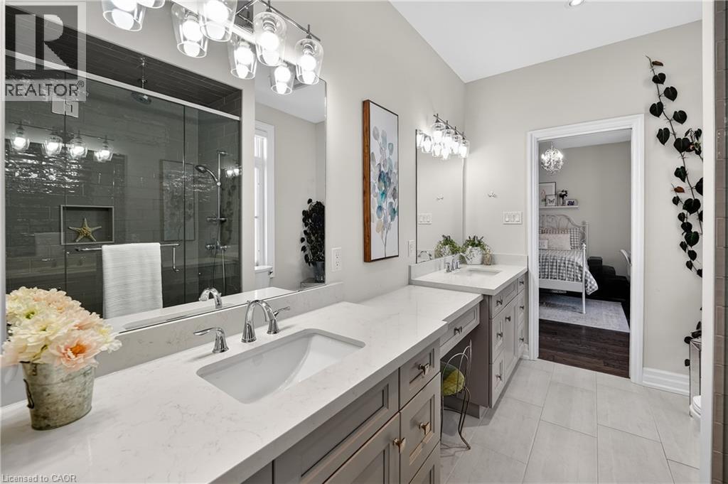 Shared Ensuite Bathroom - 224 Mountain Road, Grimsby, ON - Indoor Photo Showing Bathroom