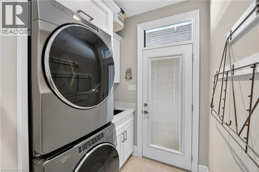 224 Mountain Road, Grimsby, ON - Indoor Photo Showing Laundry Room