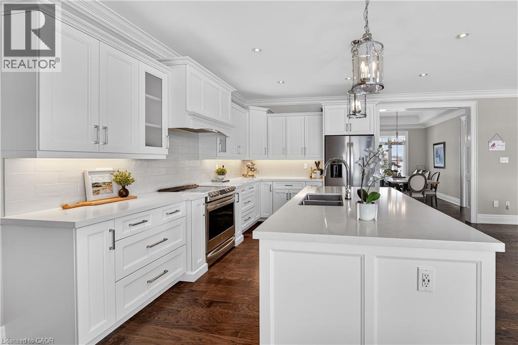 224 Mountain Road, Grimsby, ON - Indoor Photo Showing Kitchen With Double Sink With Upgraded Kitchen