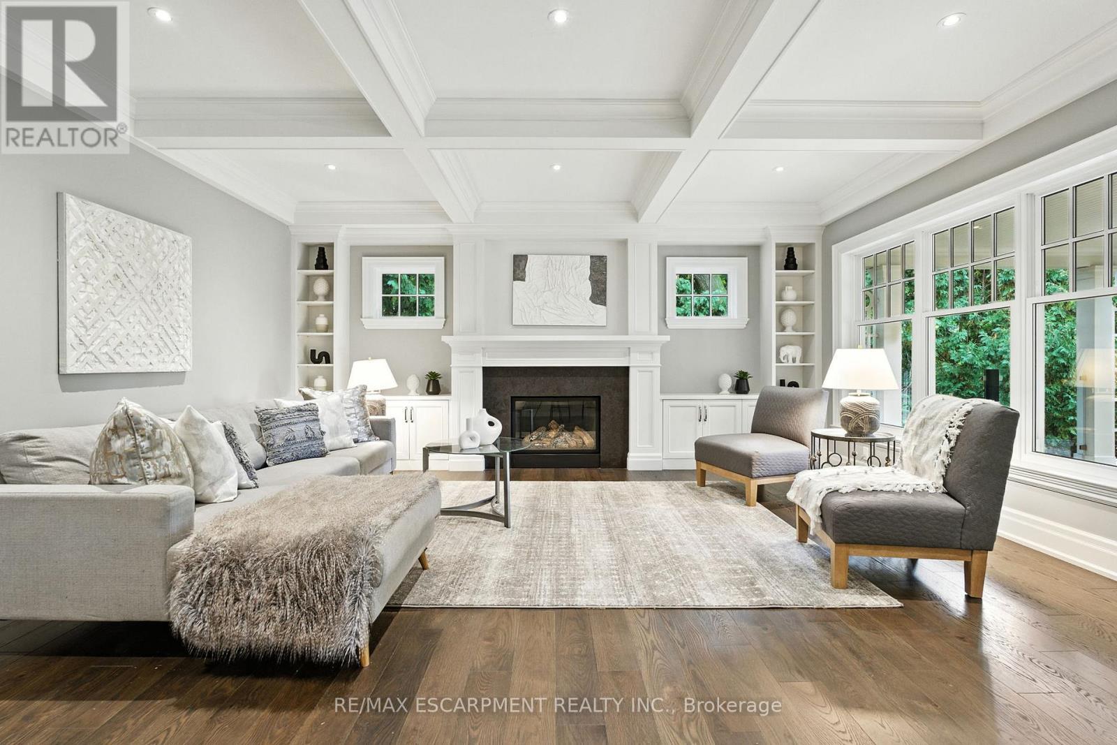 391 Patricia Drive, Burlington, ON - Indoor Photo Showing Living Room With Fireplace
