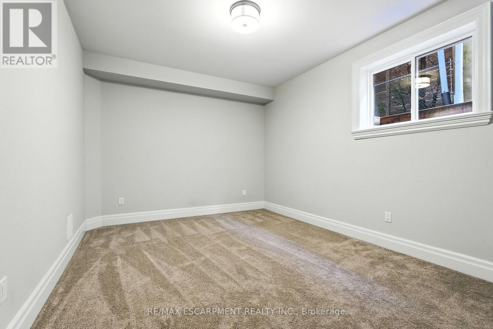 391 Patricia Drive, Burlington, ON - Indoor Photo Showing Other Room