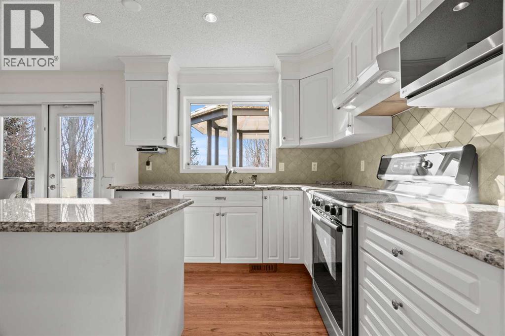 63 Springbank Crescent Sw, Calgary, AB - Indoor Photo Showing Kitchen With Upgraded Kitchen