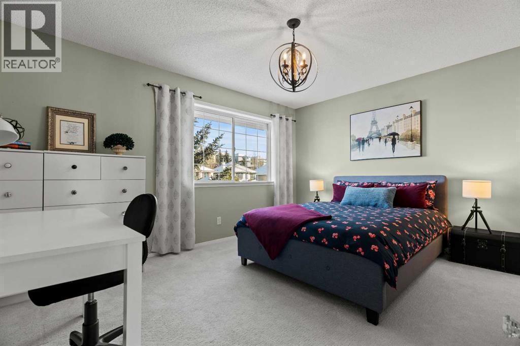 63 Springbank Crescent Sw, Calgary, AB - Indoor Photo Showing Bedroom