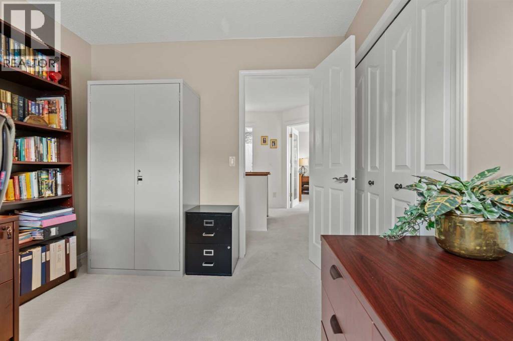 63 Springbank Crescent Sw, Calgary, AB - Indoor Photo Showing Other Room