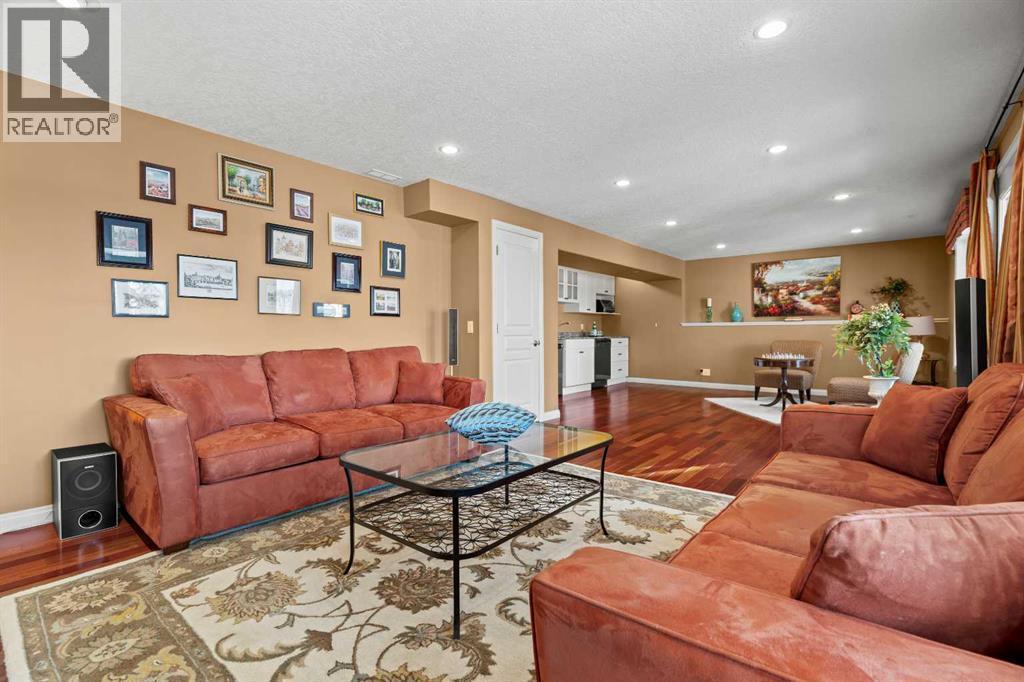63 Springbank Crescent Sw, Calgary, AB - Indoor Photo Showing Living Room