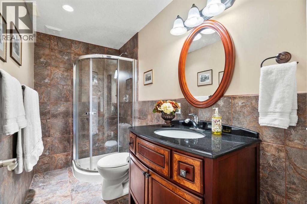 63 Springbank Crescent Sw, Calgary, AB - Indoor Photo Showing Bathroom