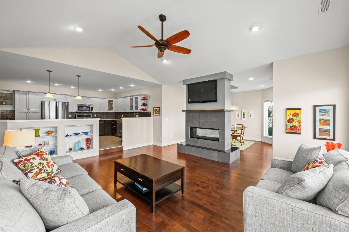 21-83 Peregrine Way, Vernon, BC - Indoor Photo Showing Living Room With Fireplace