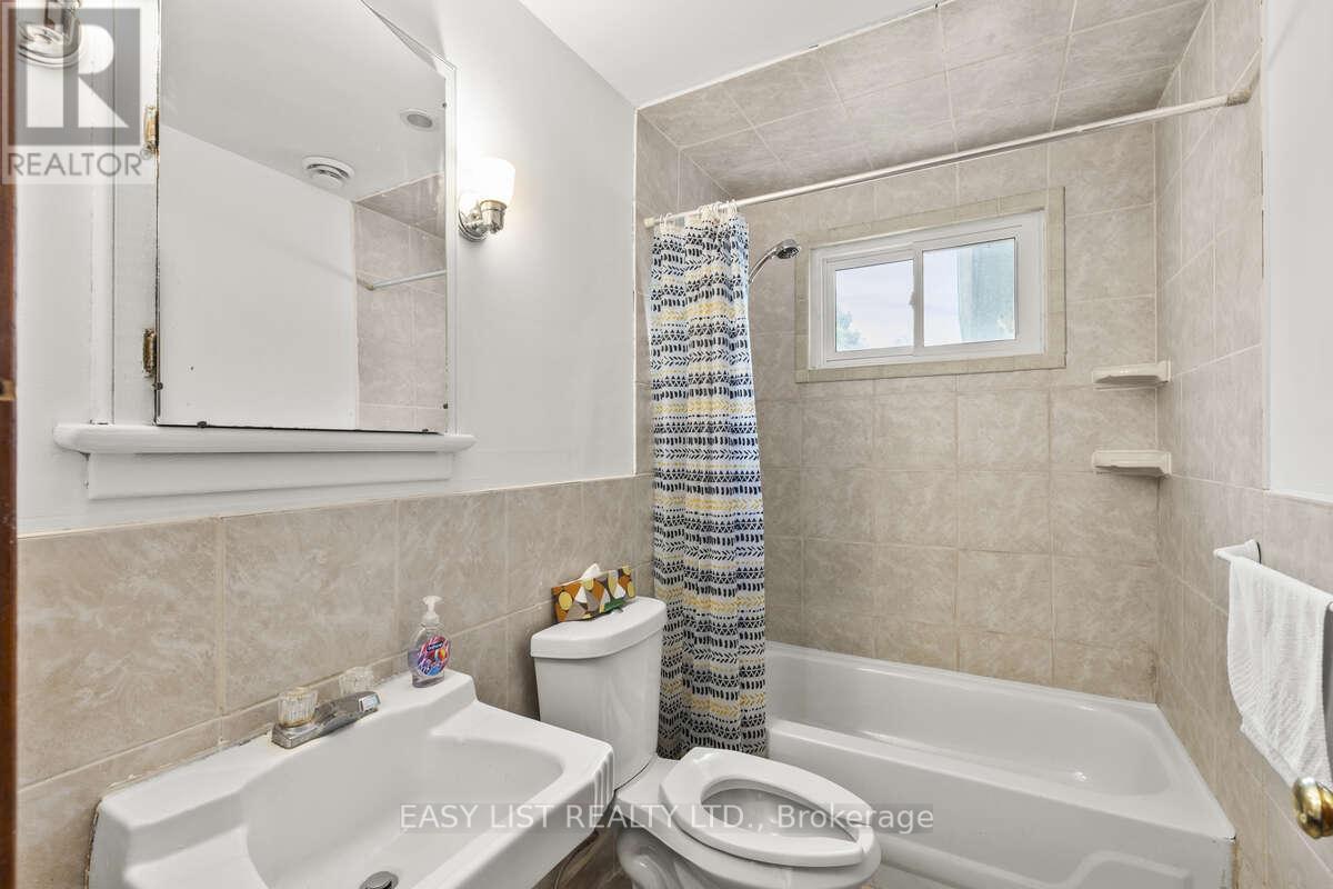 40 Kingsway, Welland, ON - Indoor Photo Showing Bathroom