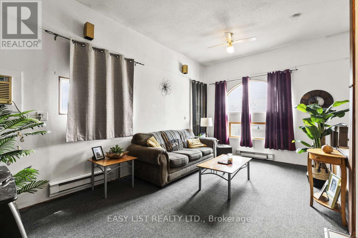 40 Kingsway, Welland, ON - Indoor Photo Showing Other Room