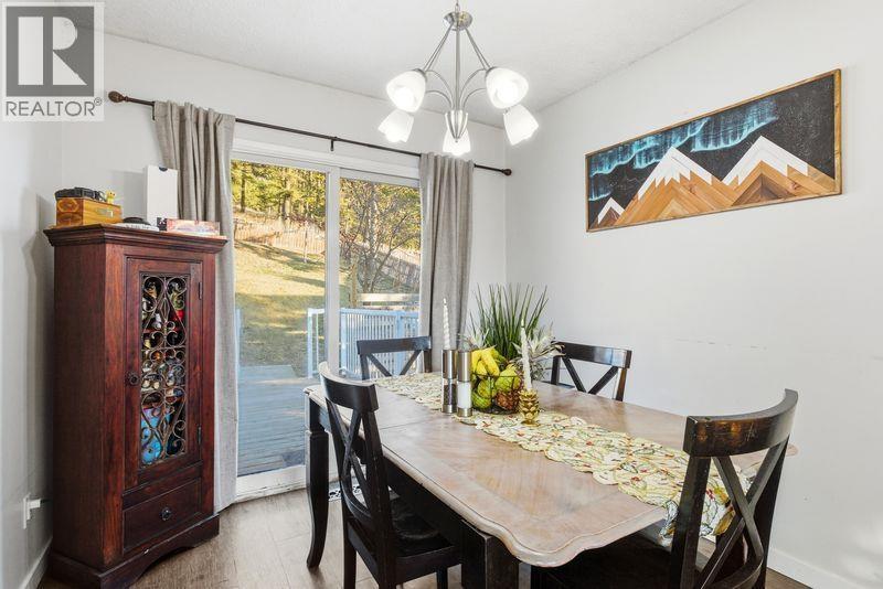 132 Lakeview Avenue, Williams Lake, BC - Indoor Photo Showing Dining Room