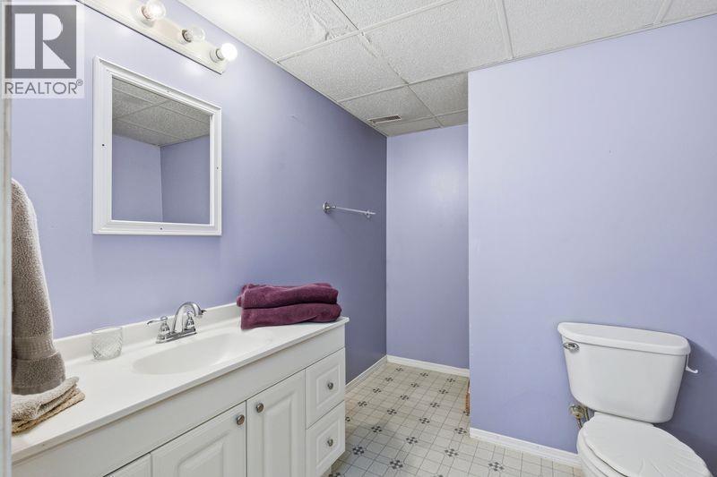 132 Lakeview Avenue, Williams Lake, BC - Indoor Photo Showing Bathroom