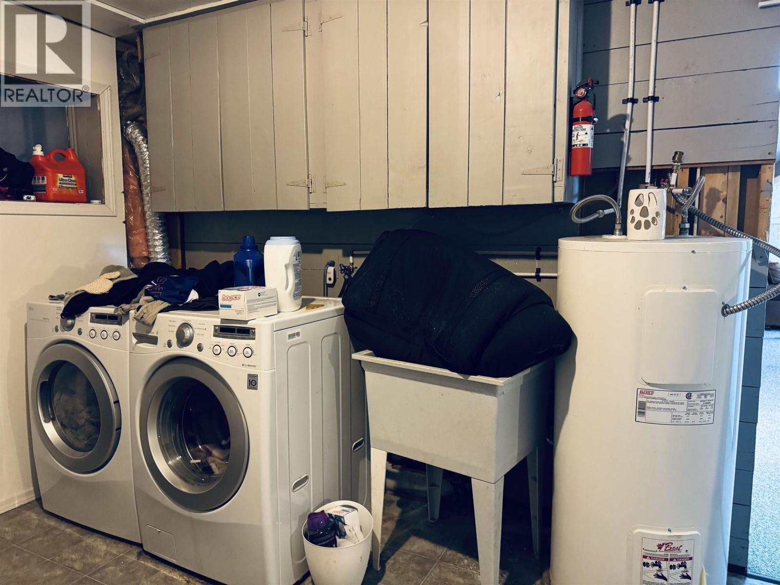 132 Lakeview Avenue, Williams Lake, BC - Indoor Photo Showing Laundry Room