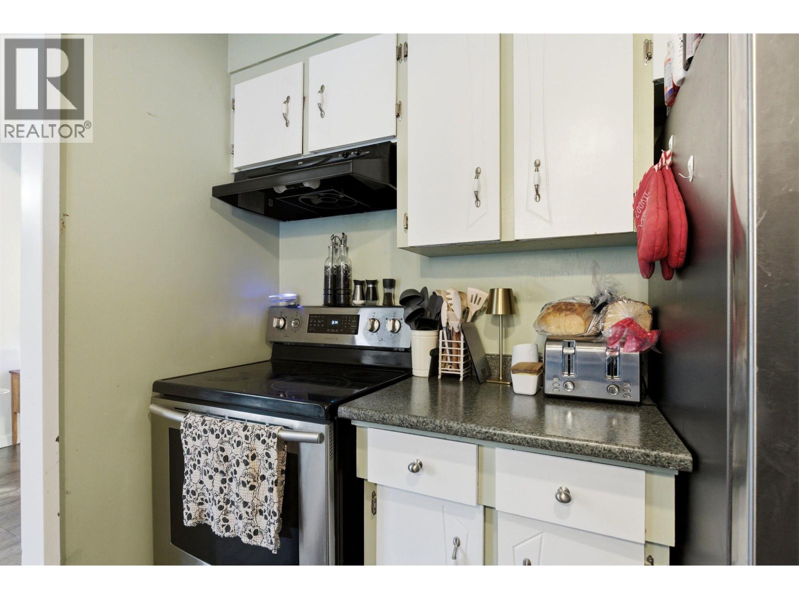 132 Lakeview Avenue, Williams Lake, BC - Indoor Photo Showing Kitchen