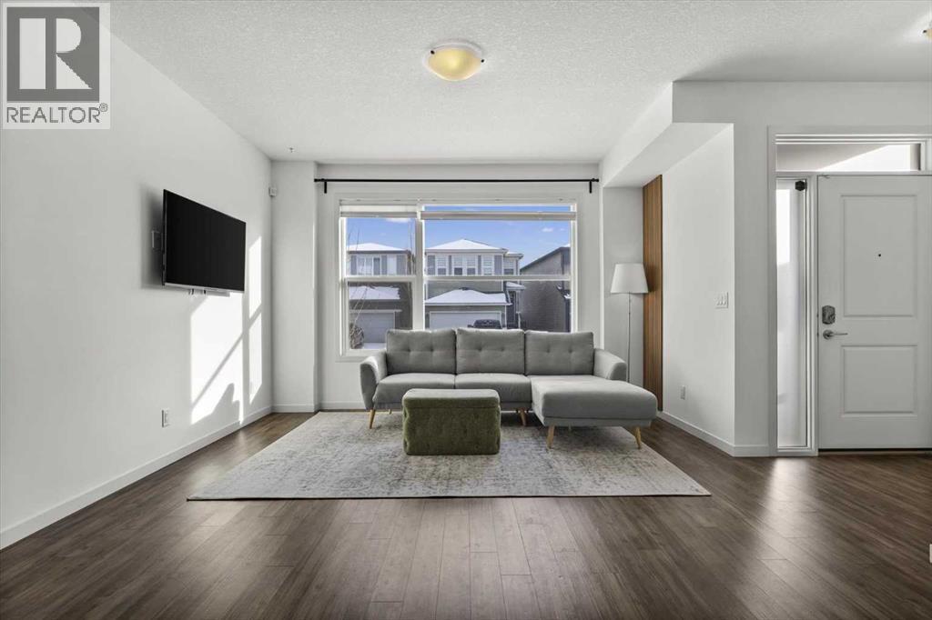 Family room - 59 Wolf Hollow Way Se, Calgary, AB - Indoor Photo Showing Living Room