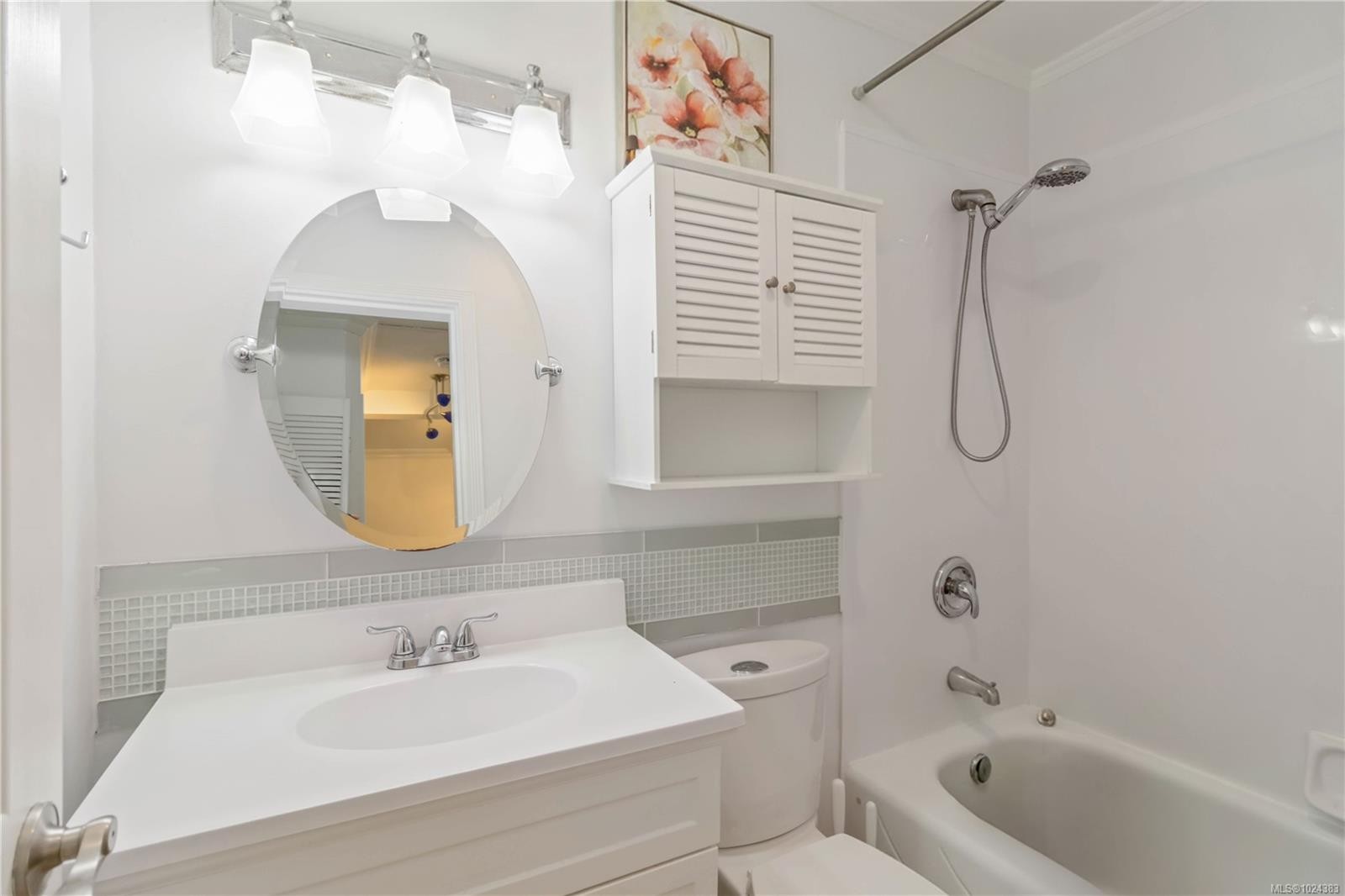 16-477 Lampson St, Esquimalt, BC