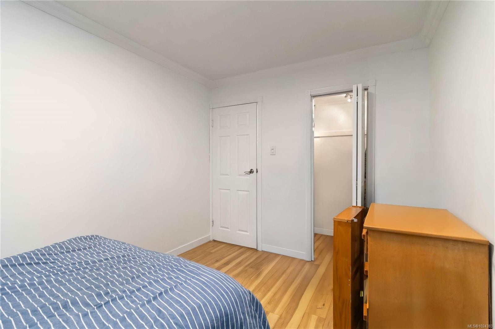 16-477 Lampson St, Esquimalt, BC