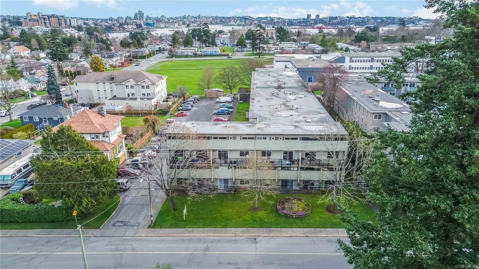 16-477 Lampson St, Esquimalt, BC