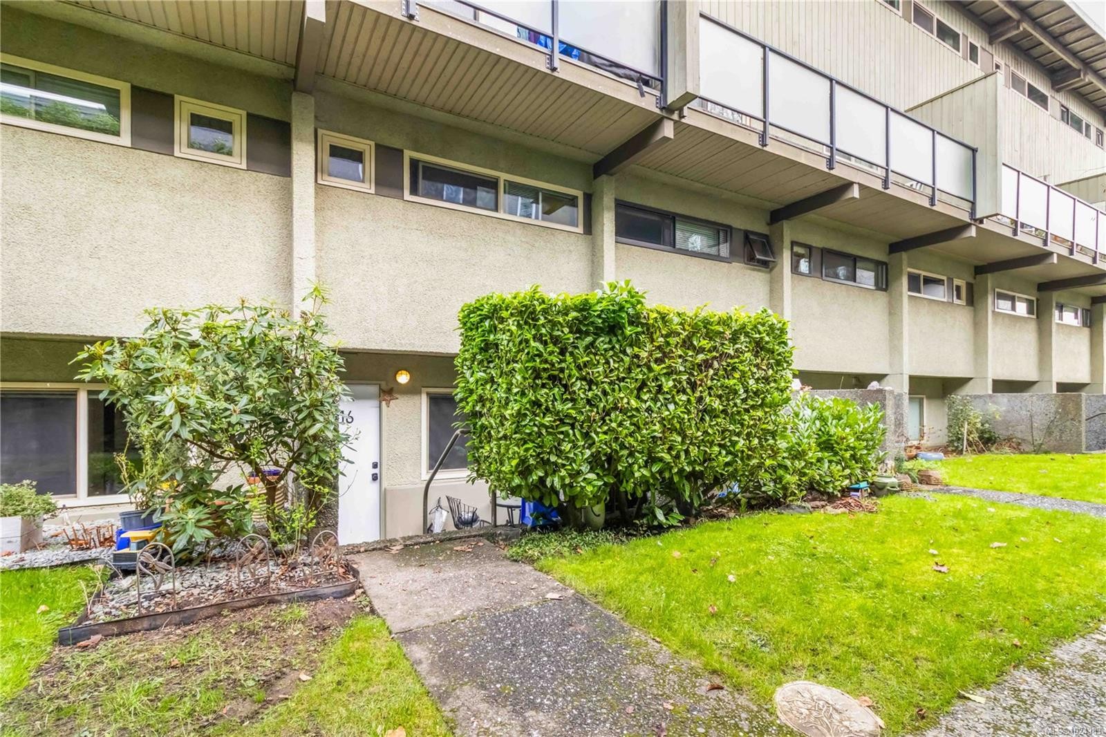 16-477 Lampson St, Esquimalt, BC