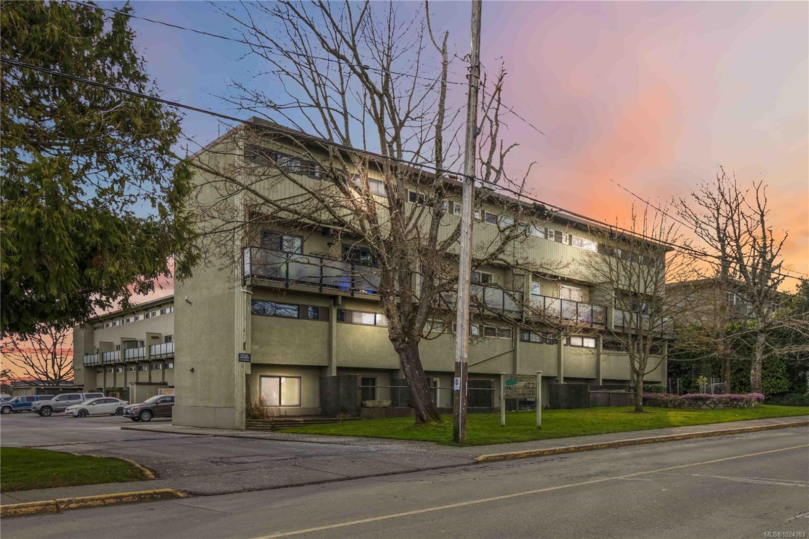 16-477 Lampson St, Esquimalt, BC