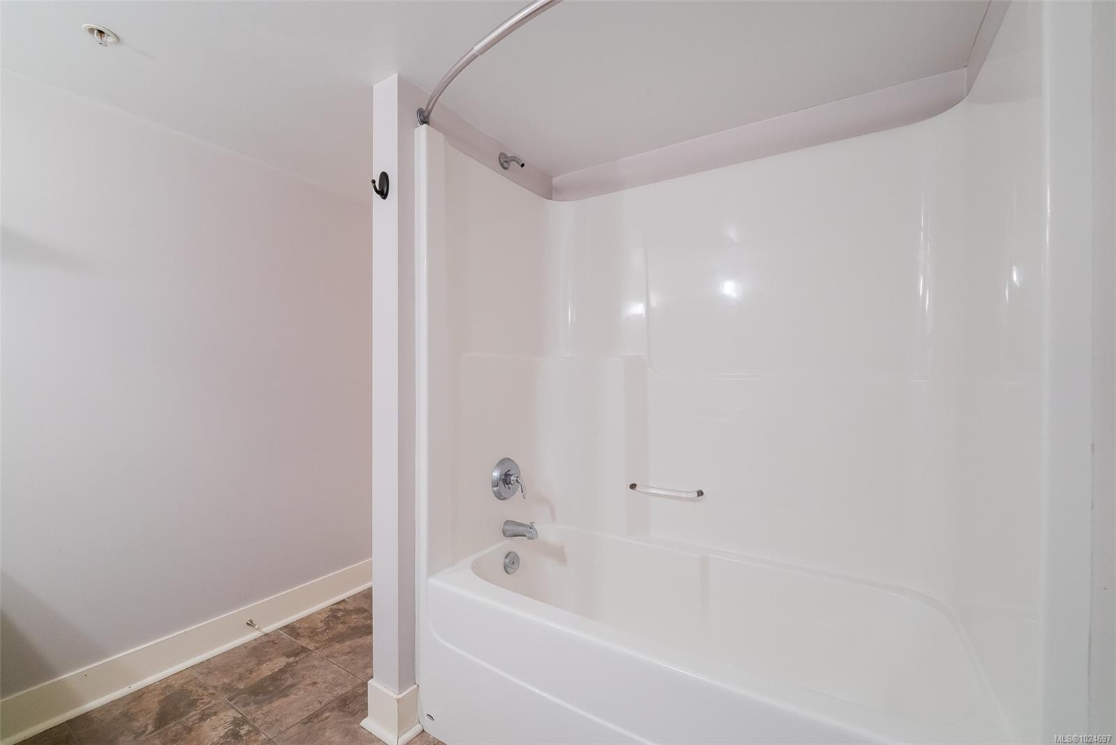 201-1620 Townsite Rd, Nanaimo, BC - Indoor Photo Showing Bathroom