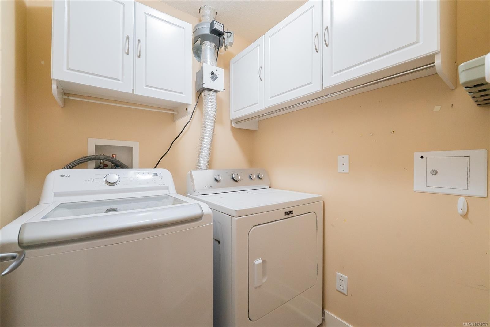 201-1620 Townsite Rd, Nanaimo, BC - Indoor Photo Showing Laundry Room