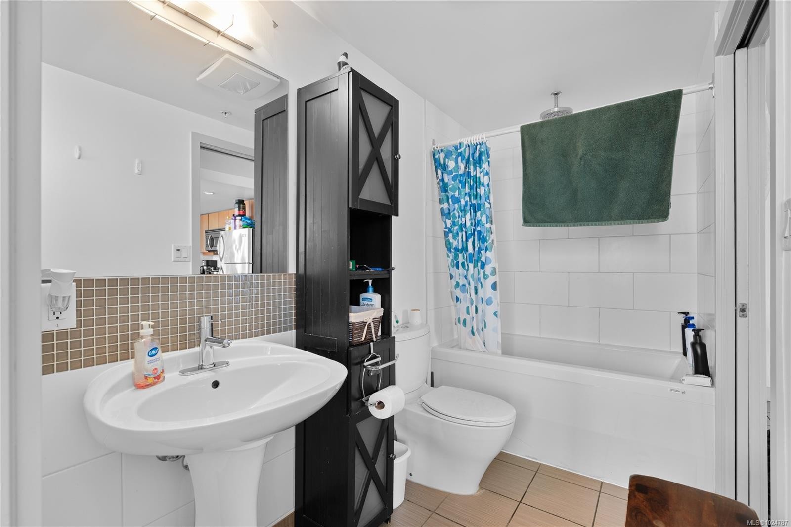 606-760 Johnson St, Victoria, BC - Indoor Photo Showing Bathroom