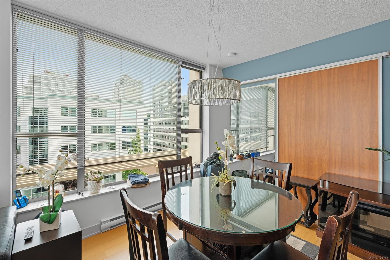 606-760 Johnson St, Victoria, BC - Indoor Photo Showing Dining Room