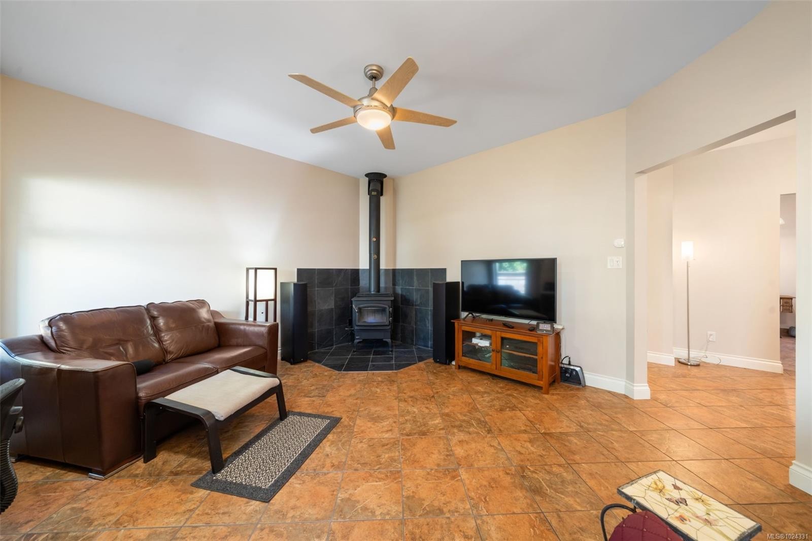 1286 Ocean View Dr, Saanich, BC