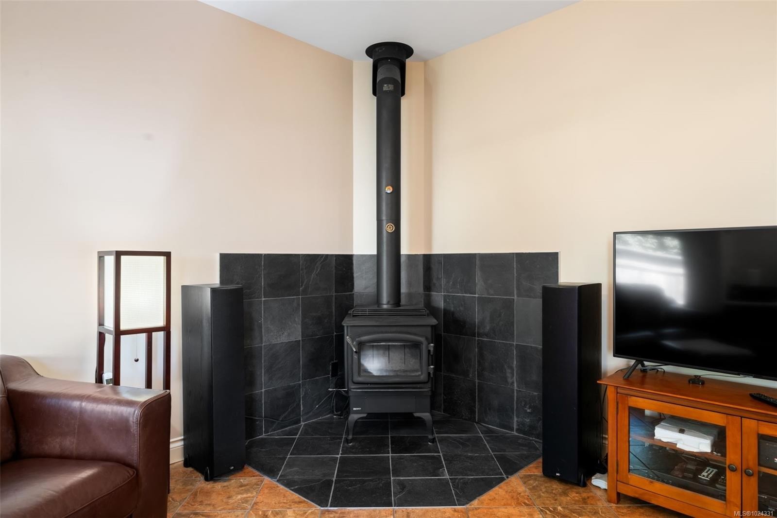 1286 Ocean View Dr, Saanich, BC