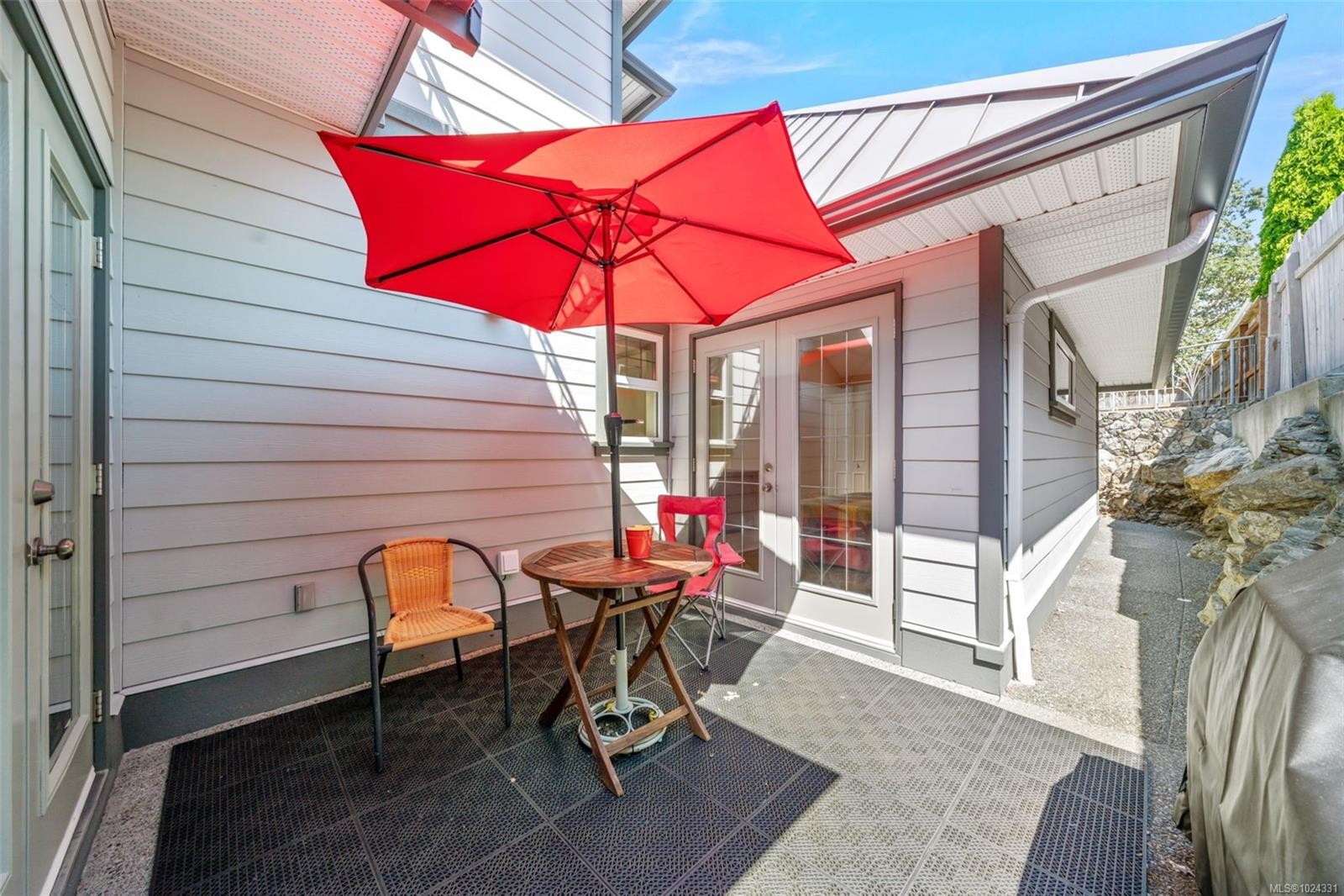 1286 Ocean View Dr, Saanich, BC