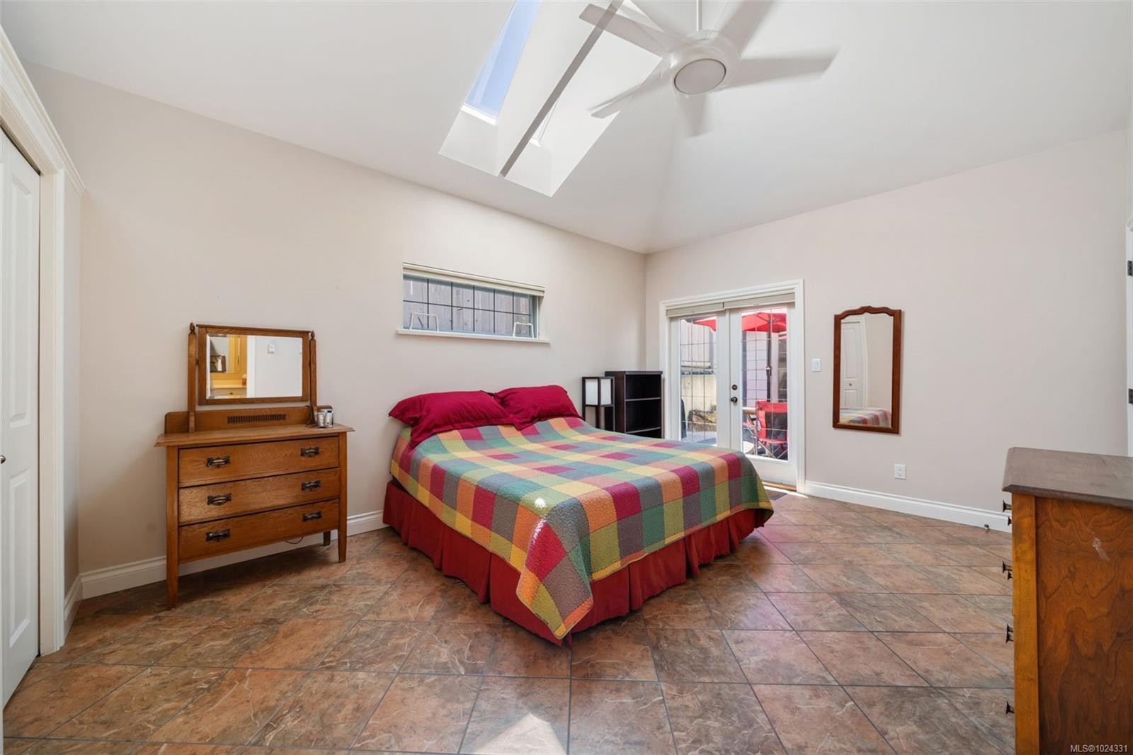 1286 Ocean View Dr, Saanich, BC