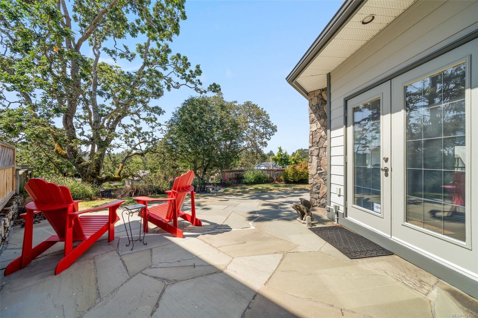 1286 Ocean View Dr, Saanich, BC