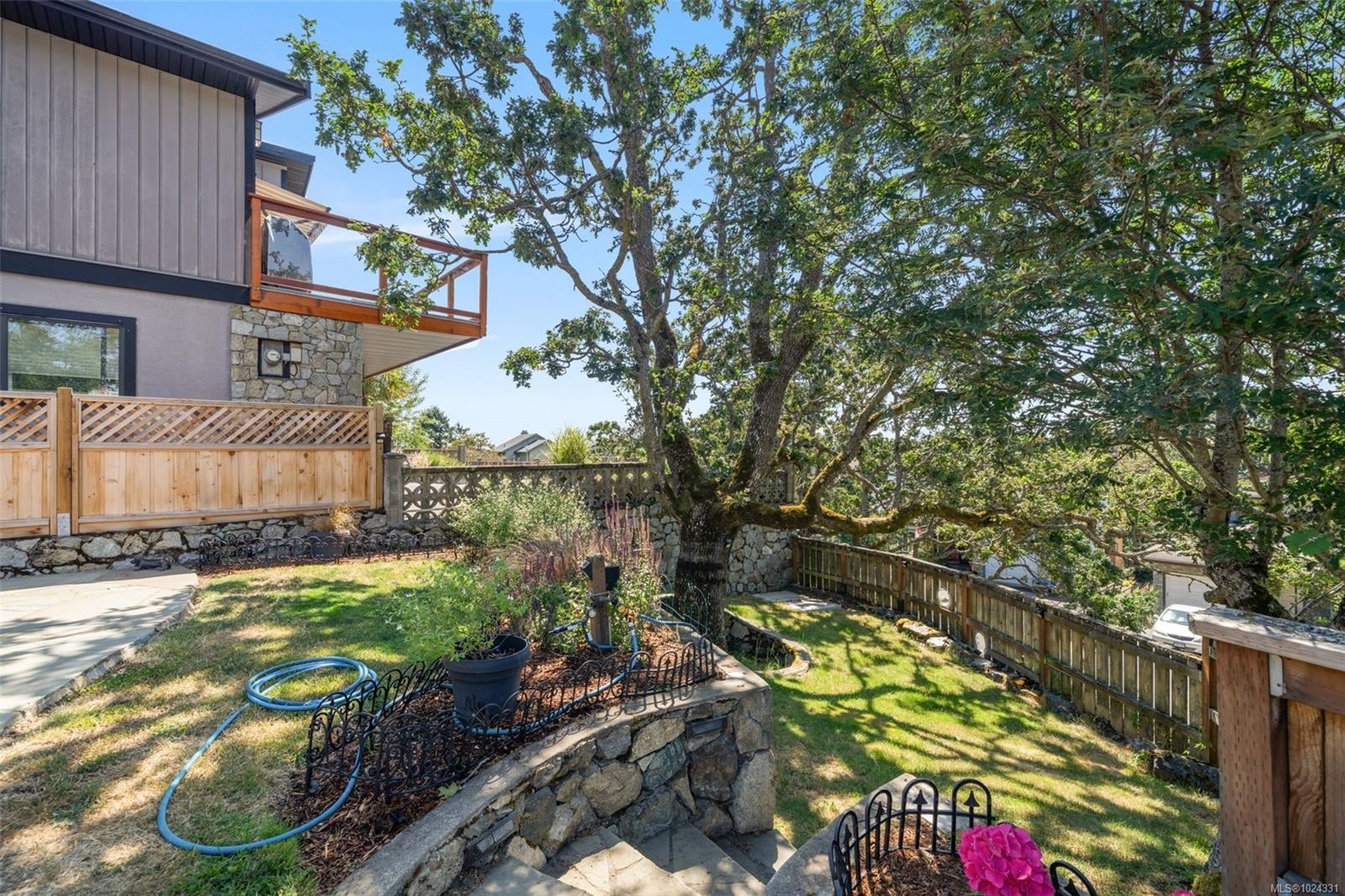 1286 Ocean View Dr, Saanich, BC