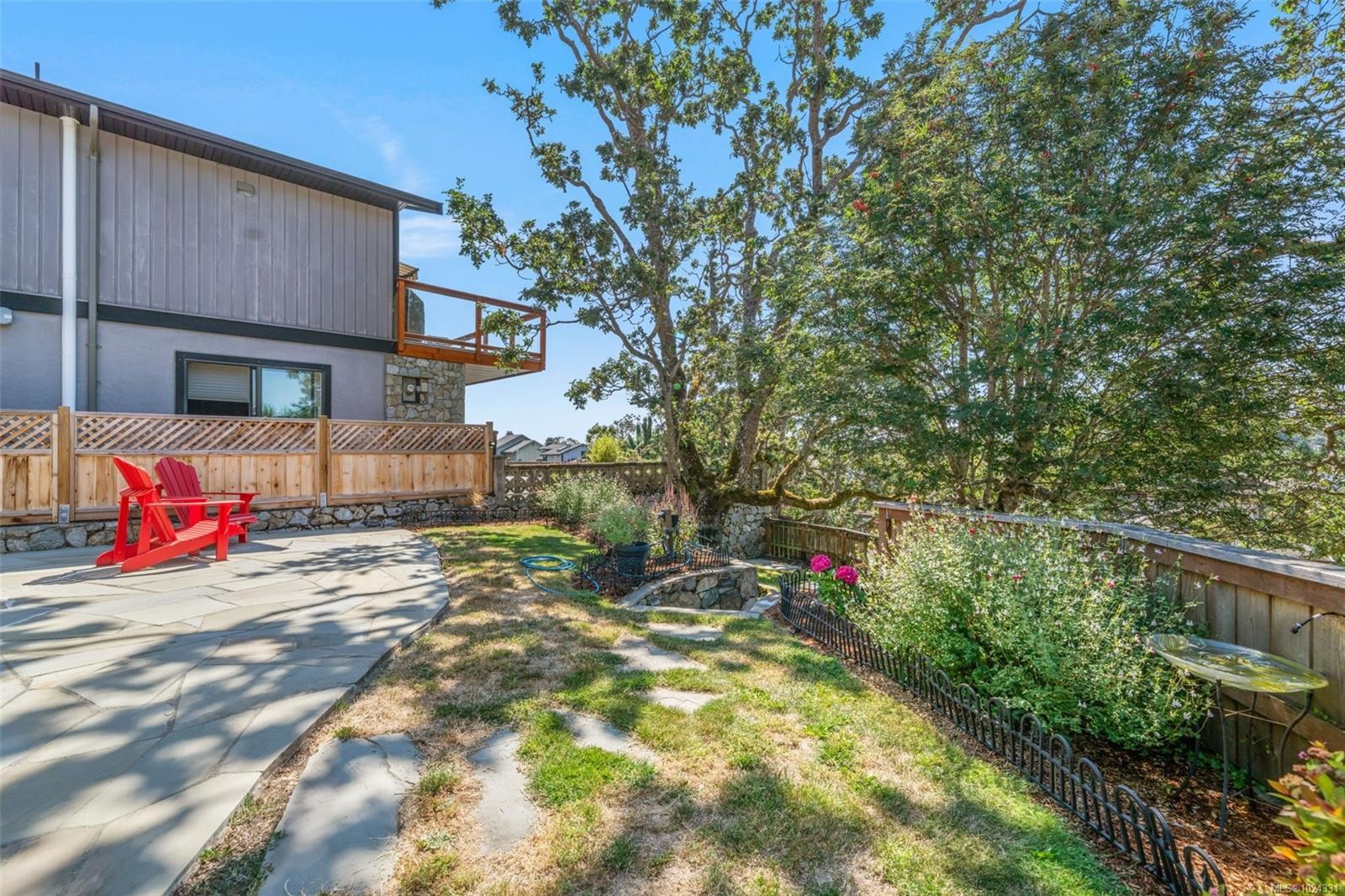 1286 Ocean View Dr, Saanich, BC