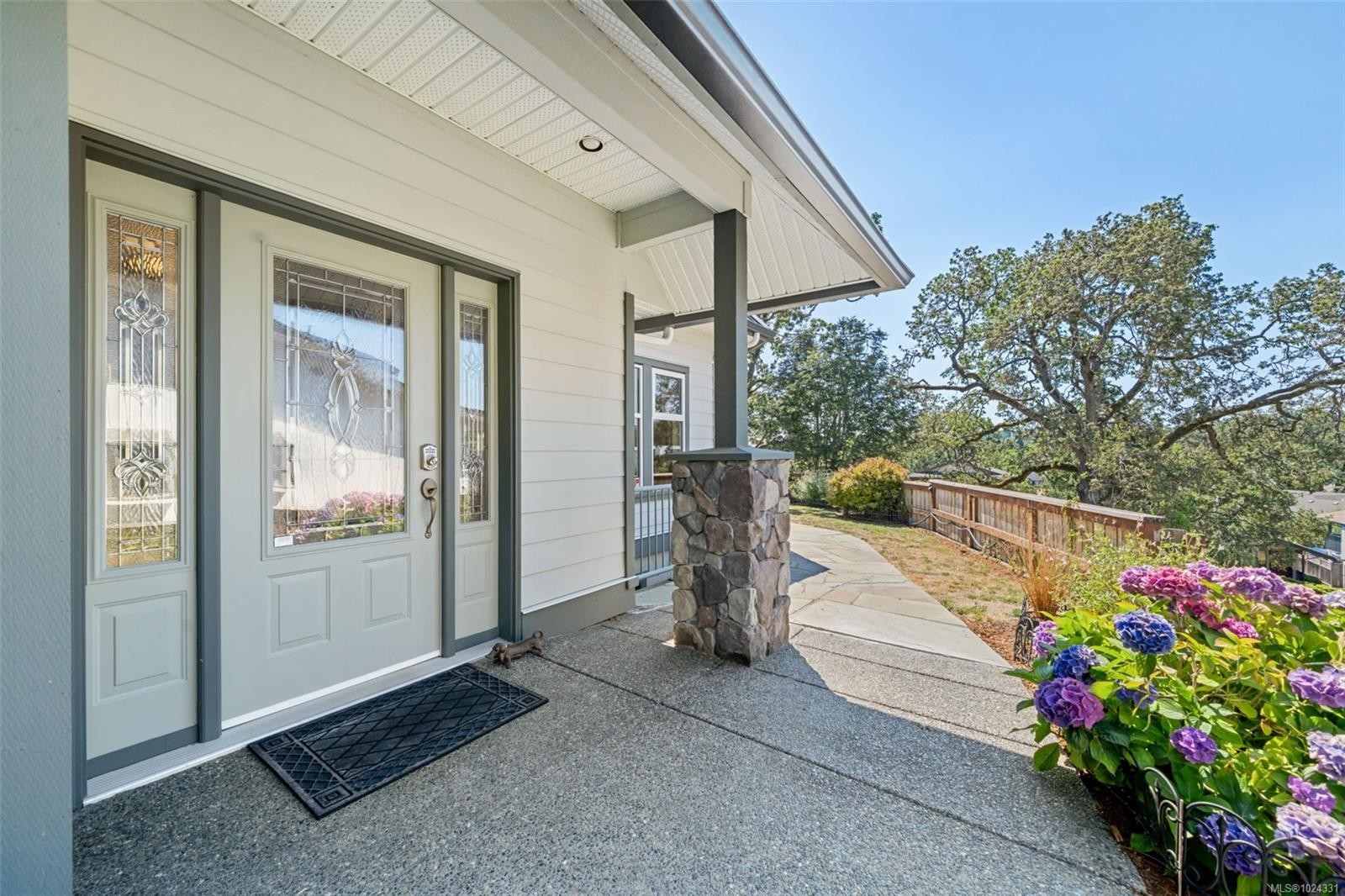 1286 Ocean View Dr, Saanich, BC