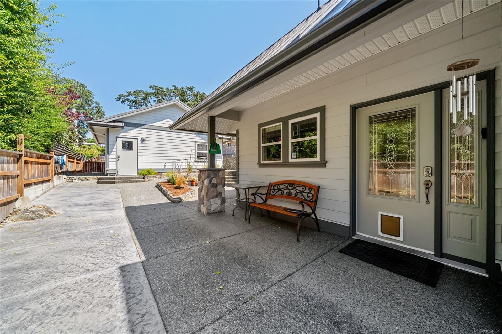 1286 Ocean View Dr, Saanich, BC