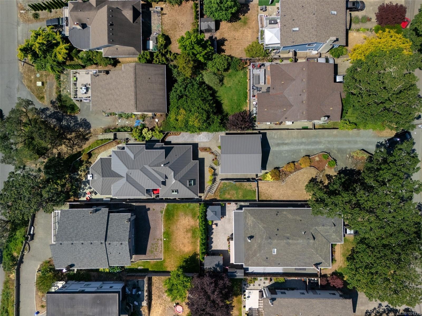 1286 Ocean View Dr, Saanich, BC